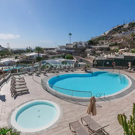 With Sea View And Pool Apartment *