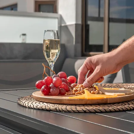 With Heated Pool And Sea View *