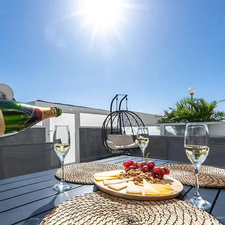 Appartamento With Heated Pool And Sea View