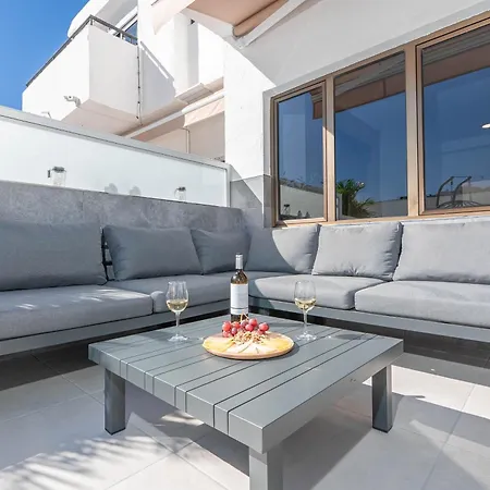 With Heated Pool And Sea View Appartamento *