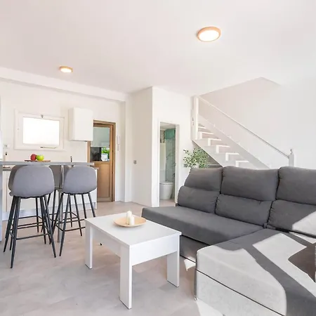 With Heated Pool And Sea View Appartamento