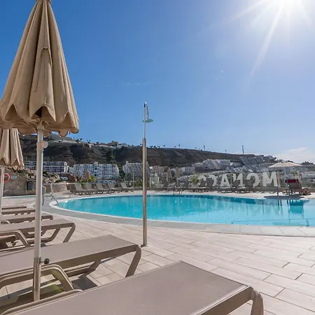 Apartment With Sea View And Pool