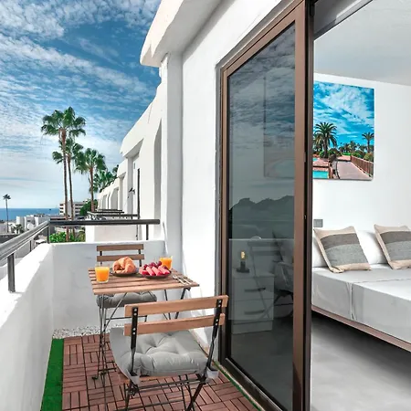With Sea View And Pool Apartment *